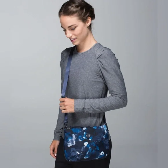 Lululemon Traveling Yogini Rucksack - Picture 8 of 16